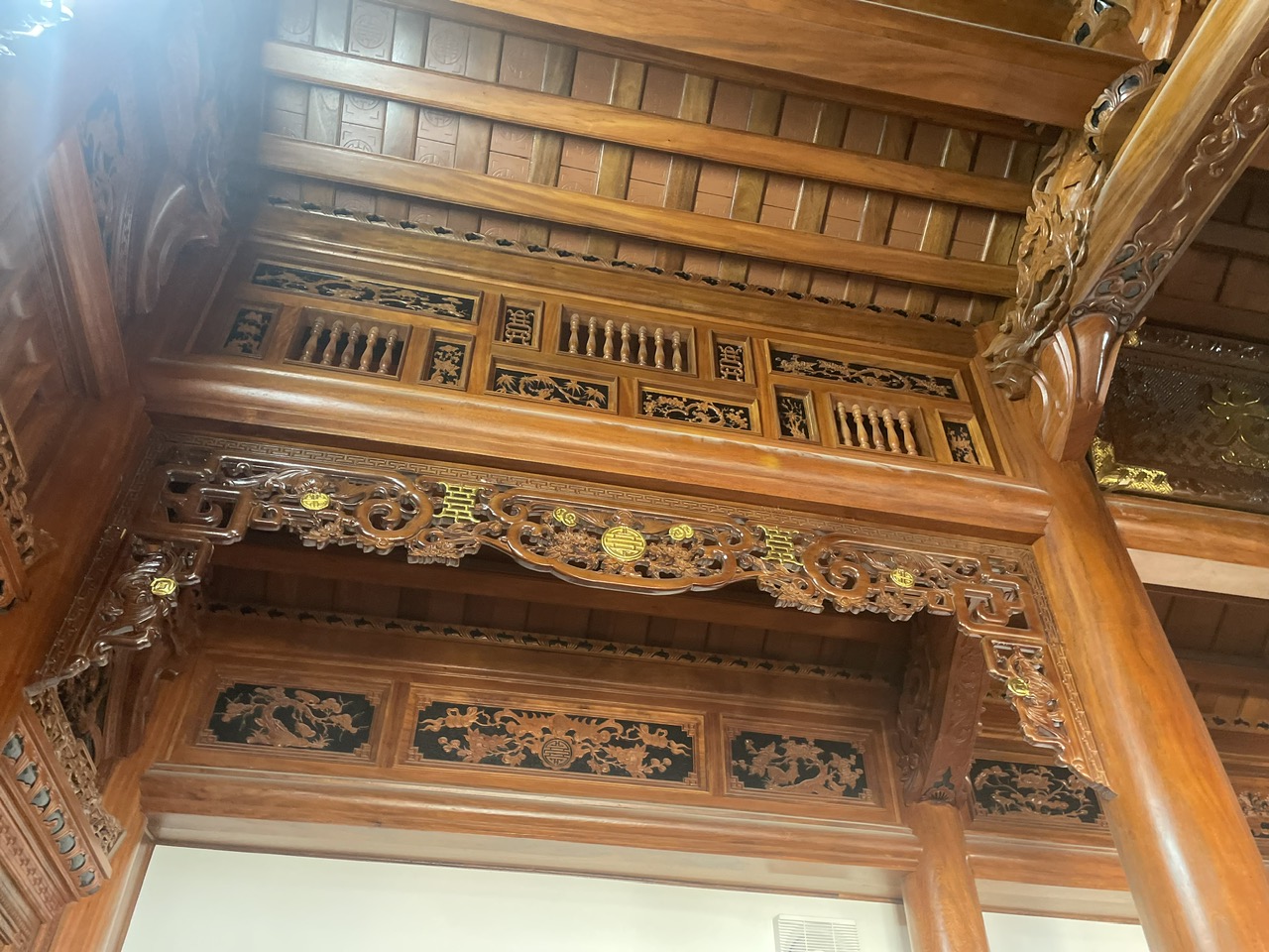 Mái ngói cổ truyền